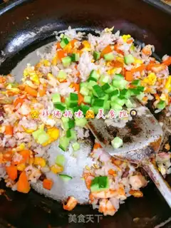 Make Seafood nut egg fried rice step 7