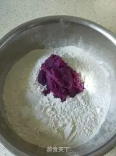 Make Creative double-coloured buns step 1