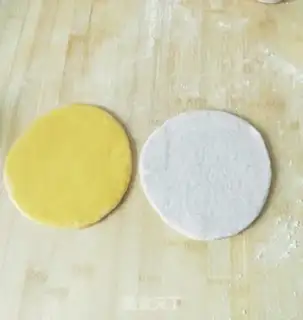 Make Creative double-coloured buns step 5