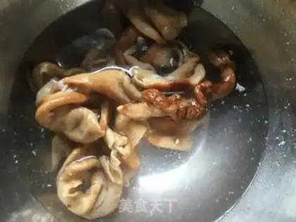 Make Dutch beans and pig sausages step 1