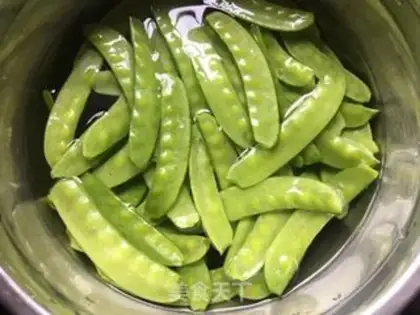 Make Dutch beans and pig sausages step 3