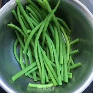 Make Garlic beans step 1