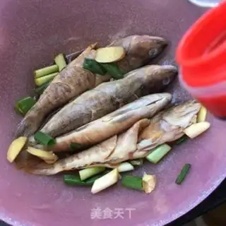 Make Burn the six-line fish step 4