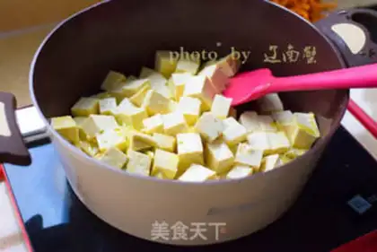 Make Worm and grass stew tofu step 2
