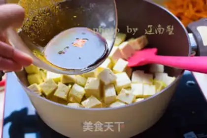 Make Worm and grass stew tofu step 3