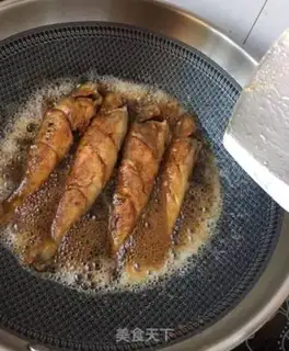 Make Burn the six-line fish step 16