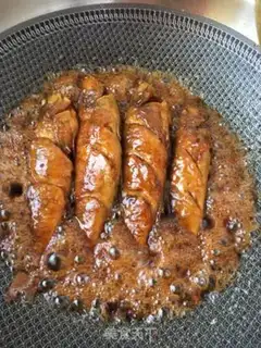 Make Burn the six-line fish step 17