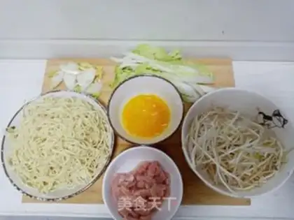 Make Egg-swipe noodles step 0