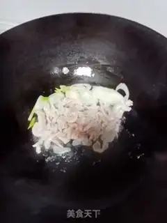 Make Egg-swipe noodles step 1