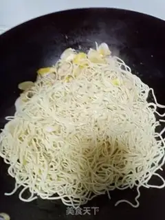 Make Egg-swipe noodles step 3