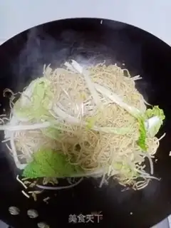 Make Egg-swipe noodles step 4