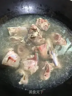 Make Sea belt bone soup step 1