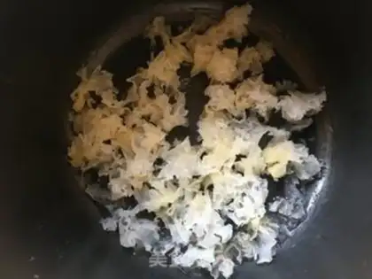 Make Silver Ear Lotus soup step 3