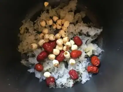 Make Silver Ear Lotus soup step 4