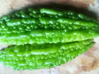 Make Eggs burning bitter melons step 0