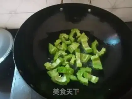 Make Eggs burning bitter melons step 2