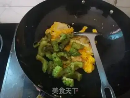 Make Eggs burning bitter melons step 5