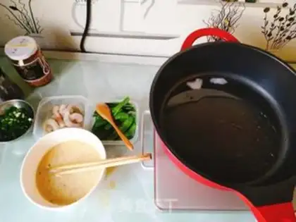 Make Shrimp fried taro rice step 2