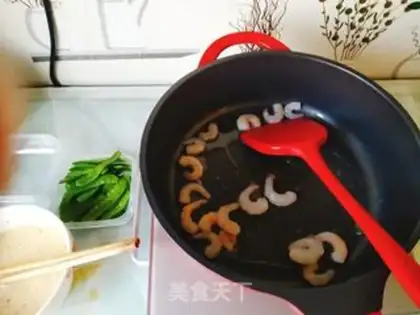 Make Shrimp fried taro rice step 3