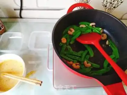 Make Shrimp fried taro rice step 4