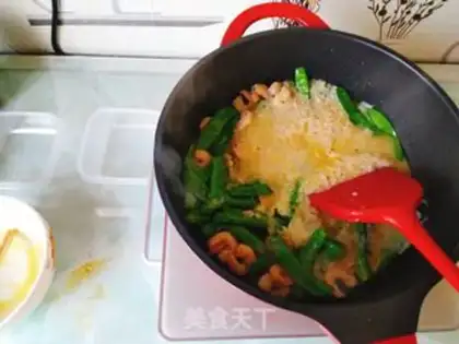Make Shrimp fried taro rice step 5