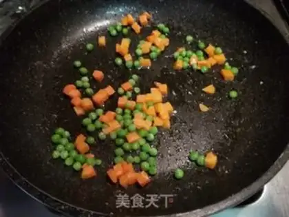 Make Lunch, egg, fried rice step 4