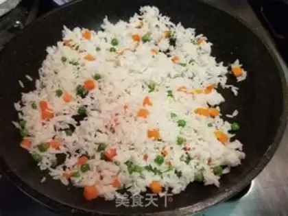 Make Lunch, egg, fried rice step 5