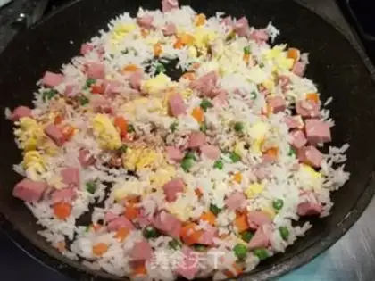 Make Lunch, egg, fried rice step 7