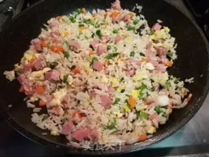 Make Lunch, egg, fried rice step 8