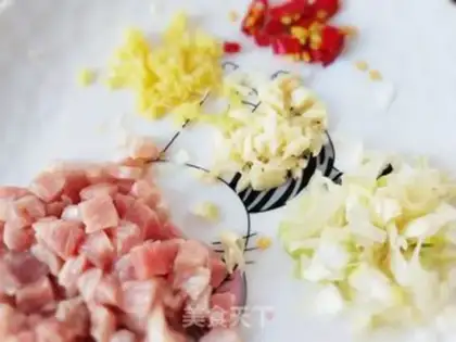 Make Meat and eggplant noodles step 1