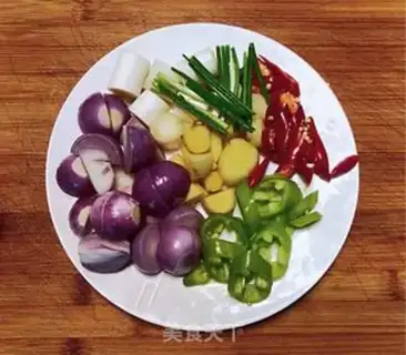 Make Ginger onions and chickens step 1