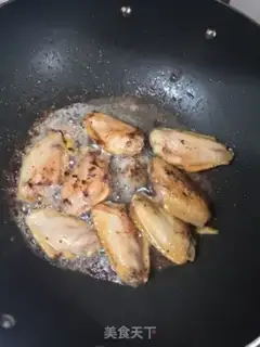 Make A greasy chicken with wings step 2