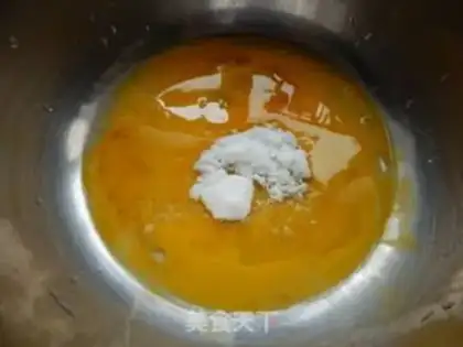Make Little yolk cookies step 1
