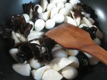 Make Black-mucked quail egg burns white step 3