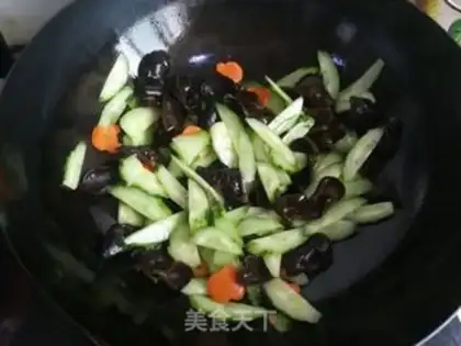 Make The cucumber made black wood step 4