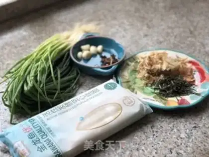 Make Onion noodles step 0