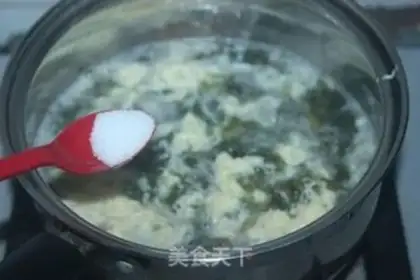 Make Shrimp-skin veggie egg soup step 5