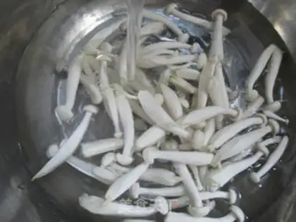 Make ♪ Squeeze the white mushrooms ♪ step 1