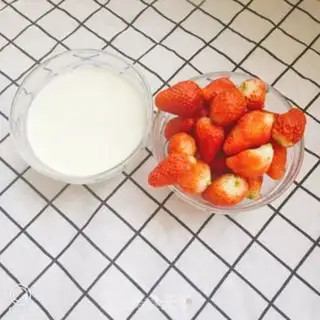 Make Strawberry shake step 0