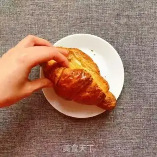 Make A croissant sandwich step 1