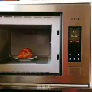 Make A croissant sandwich step 3