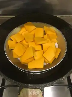 Make Pumpkin rice round step 0