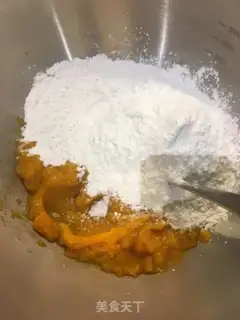 Make Pumpkin rice round step 1