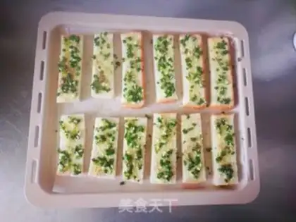 Make Scribble garlic toast step 5