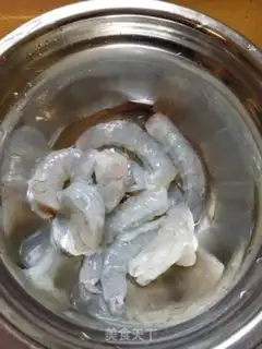 Make Shrimp radish soup step 2