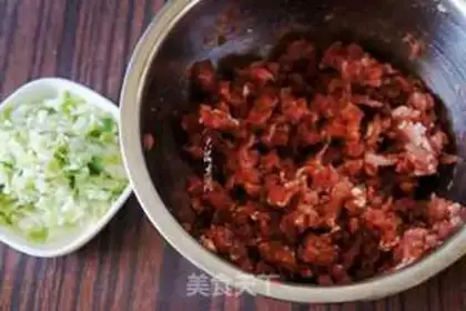 Make Piggy dumplings for the celery step 1