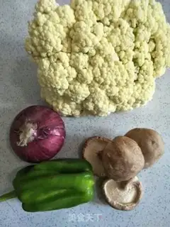 Make The onion fried the omelet step 0
