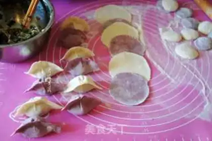 Make Piggy dumplings for the celery step 7