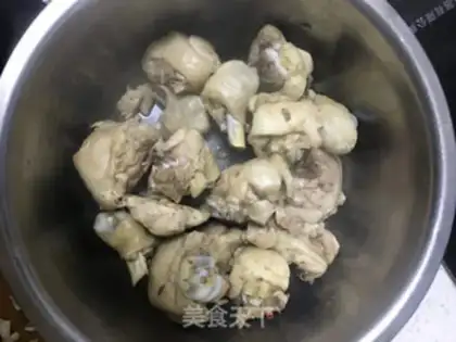 Make Yellow chicken step 1