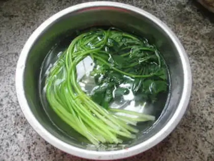 Make Shrimp fragrance, celery bouquets step 4